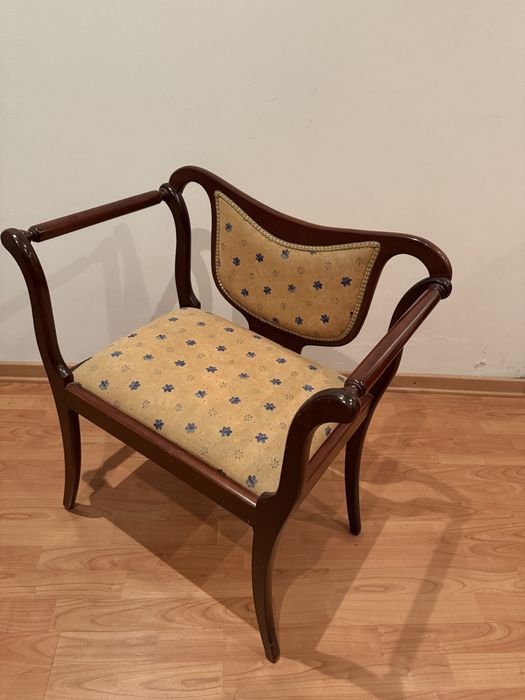 Cadeira forada ( madeira )