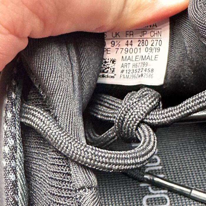 Чоловічі кросівки adidas yeezy 700v3