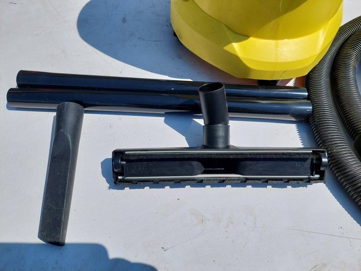 Odkurzacz karcher z gniazdem wd3p