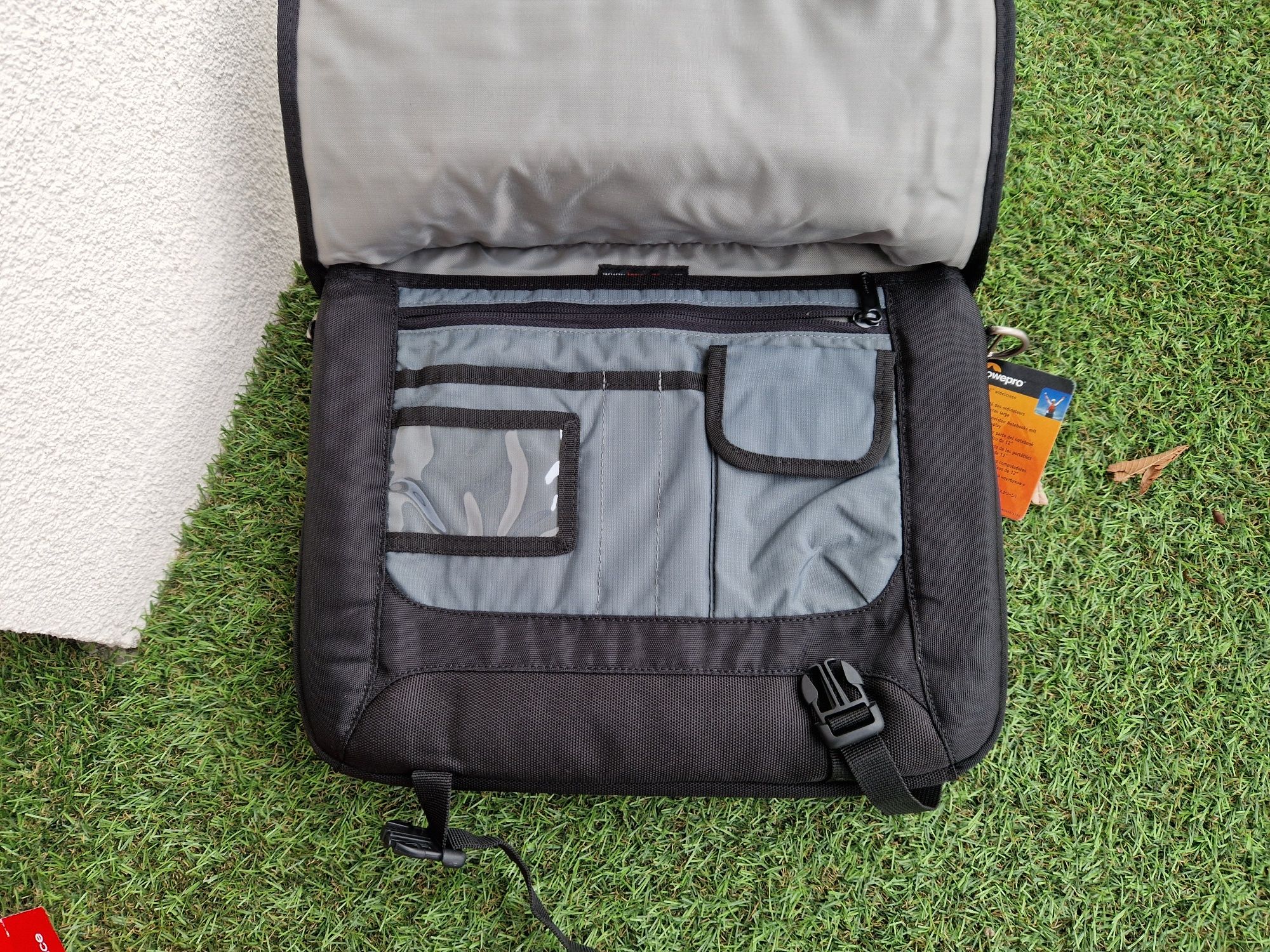 Torba na laptop tablet notebook LOWEPRO model Transit Briefcase S 12"