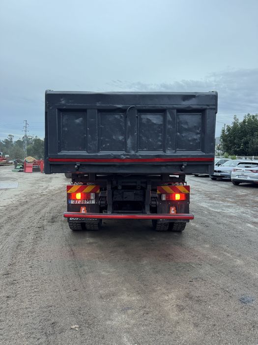 Camiao scania basculante e grua