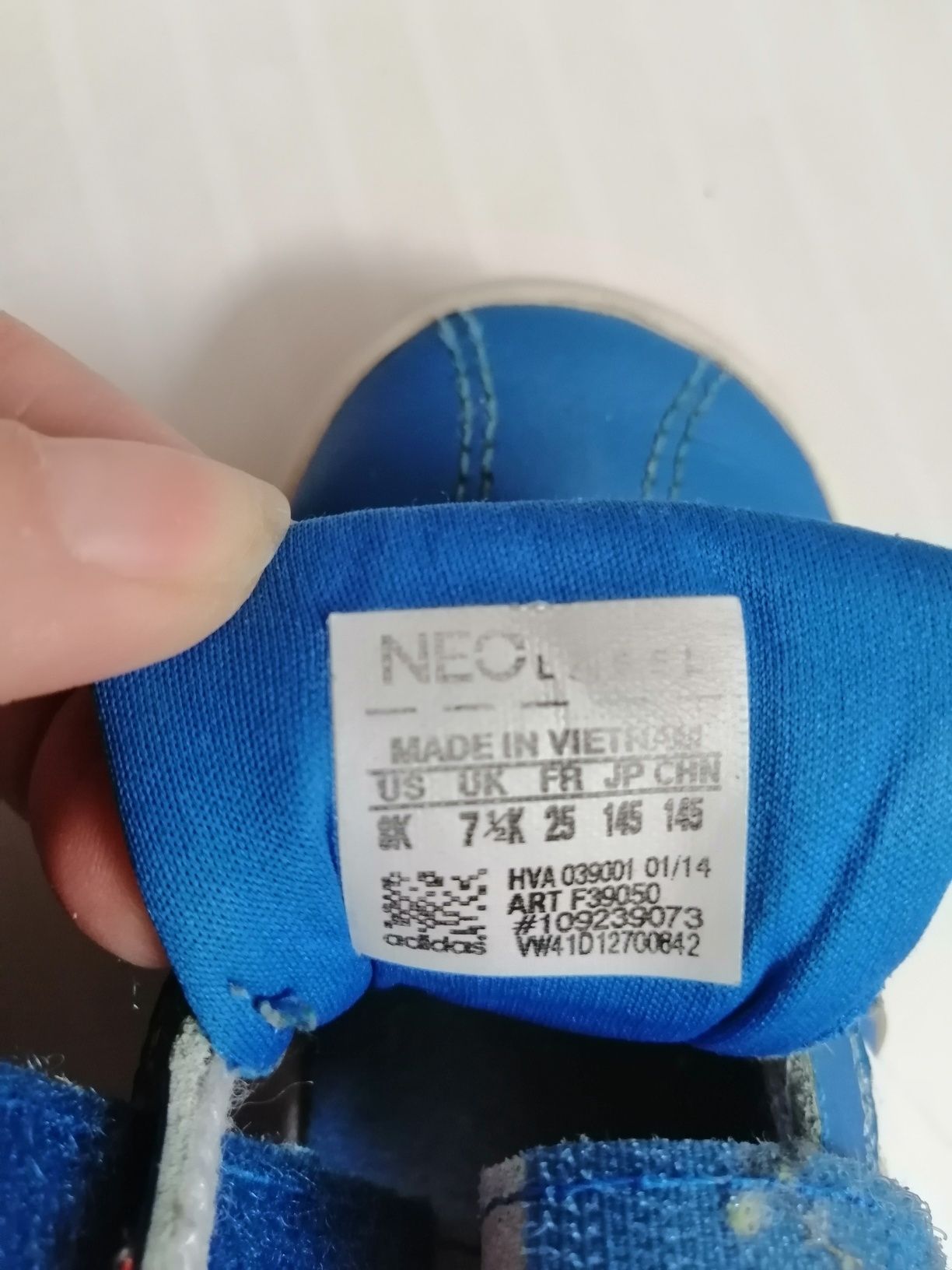 Buty chłopięce Adidas rozmiar 25 na rzepy