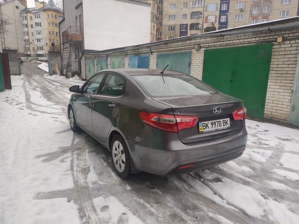 Автомобіль Kia Rio 2014 року випуску