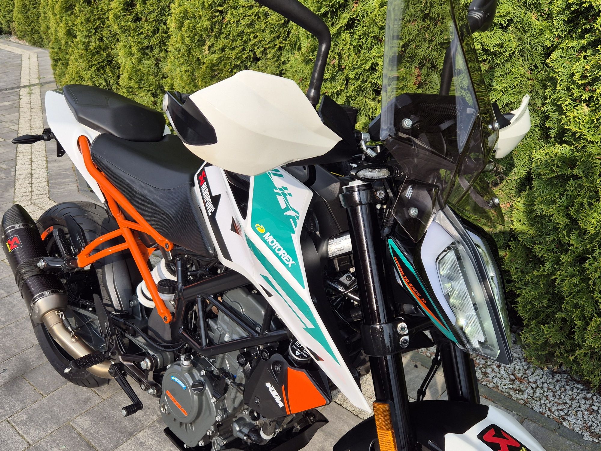 Ktm Duke 125 AKRAPOVIC Full Dodatkow Zadbany Kat B a1