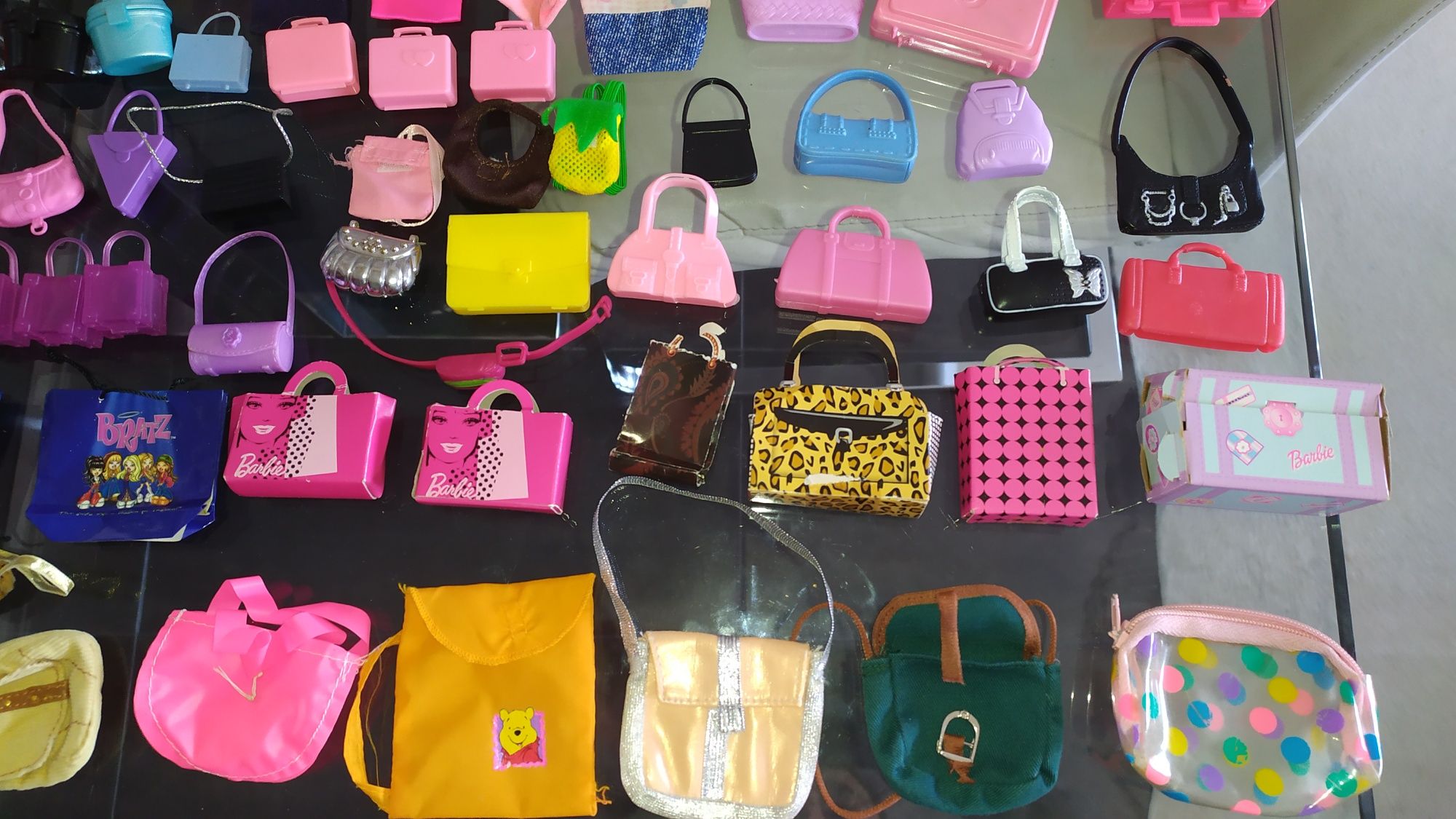 100 Malas, mochilas, bolsas, baús, carteiras barbie desde 1€ cada