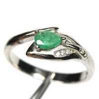 Кольцо с зеленым изумрудом, серебро 925 пробы, размер 17,5