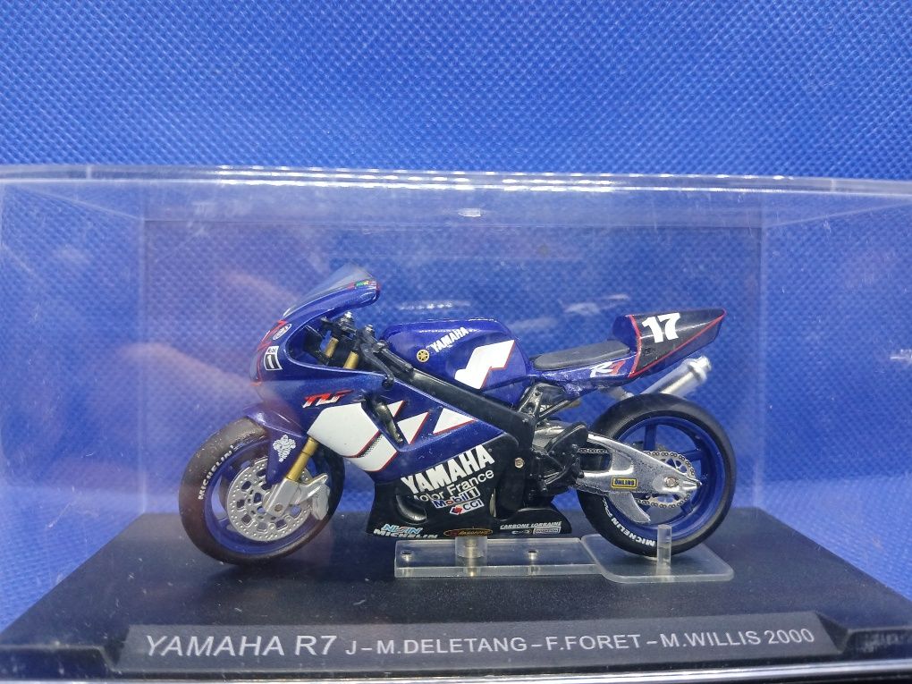 Miniaturas  Moto GP modelo 1/24 8 modelos  difrentes