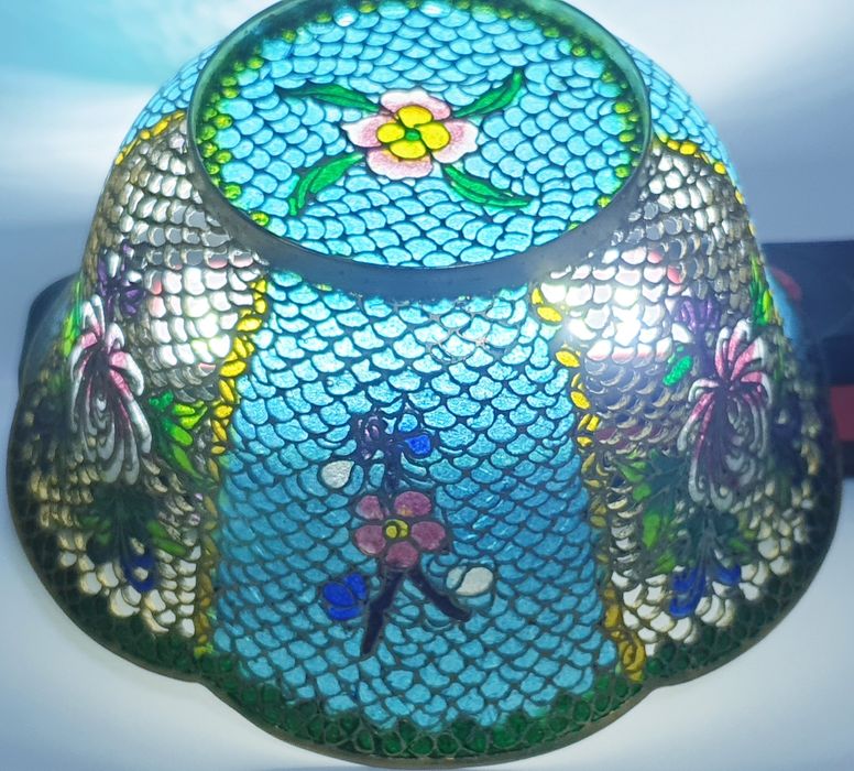 Fantástica taça asiática em cloisonné translúcido Plique a Jour