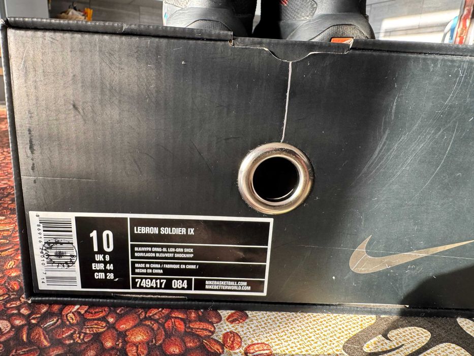 Nike LeBorn 44 (28cm)