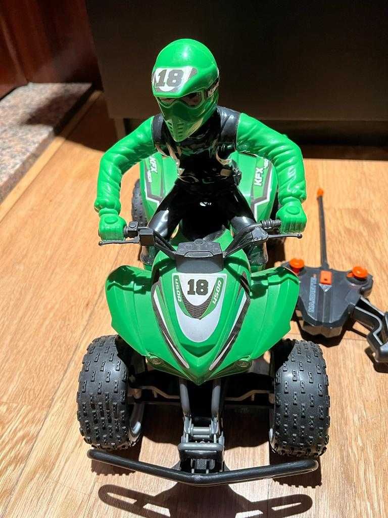 Moto com motociclista
