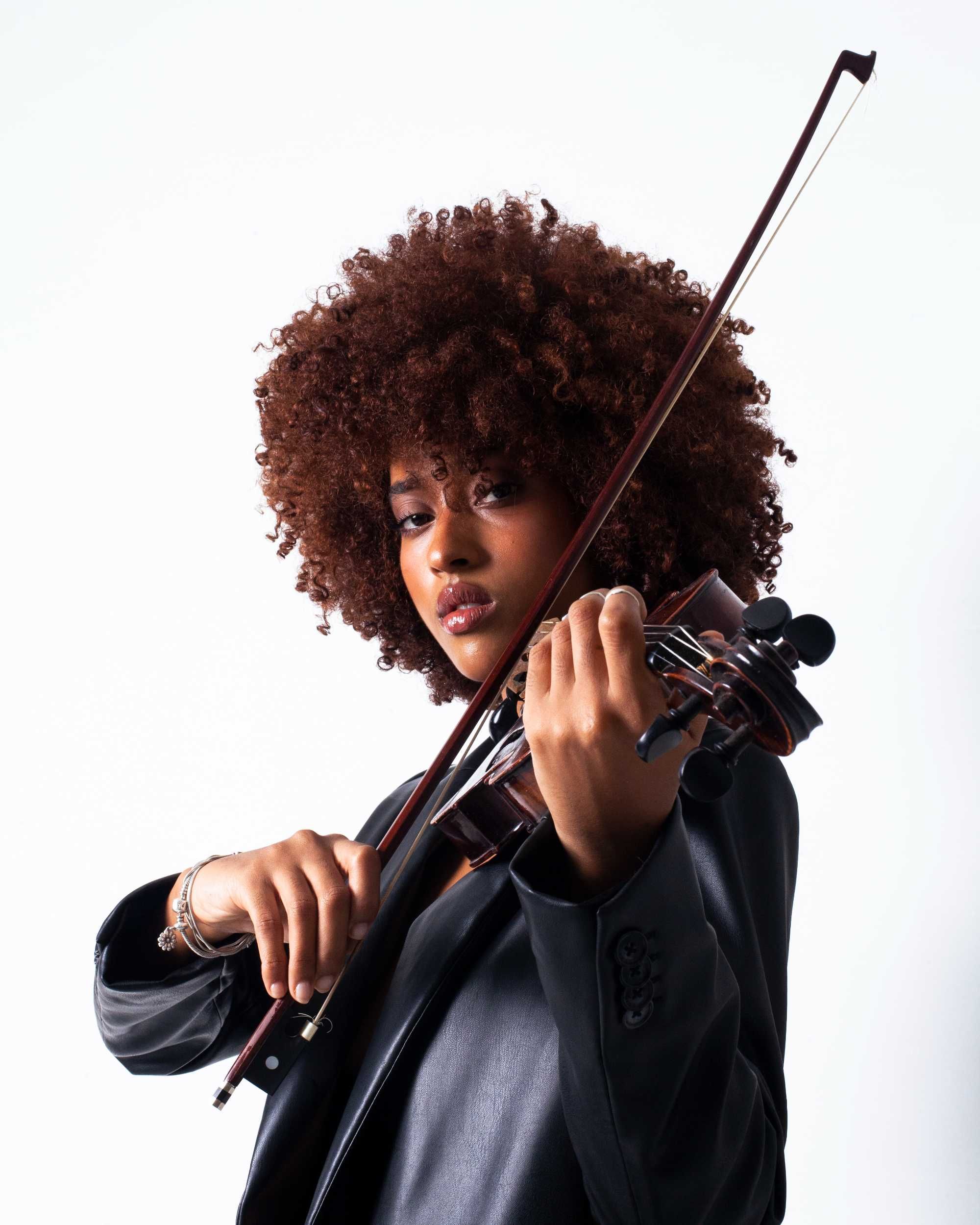 Violinista cubana profissional em Lisboa – Casamentos e eventos