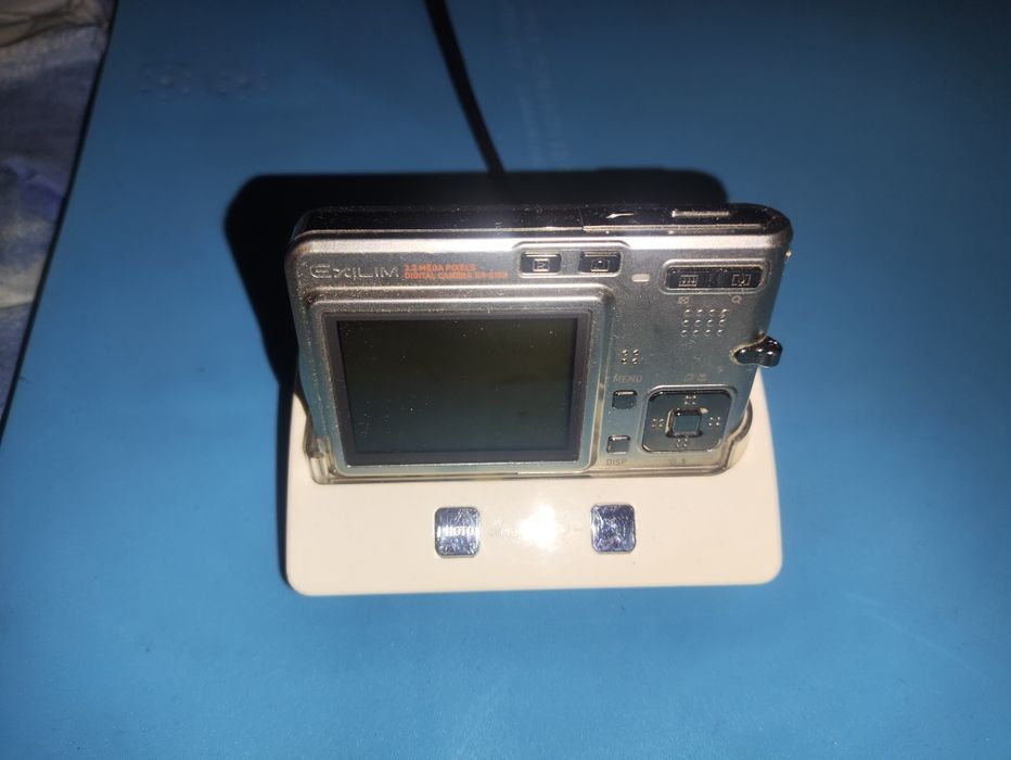 Casio - Exilim EX-S 100 + usb cradle ca-25 док станція фотоапарат