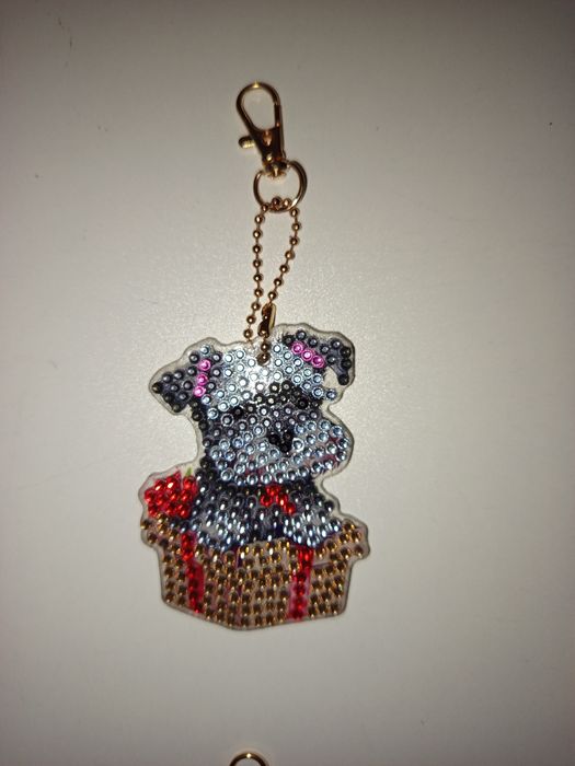 Брелки-цуценята з алмазу