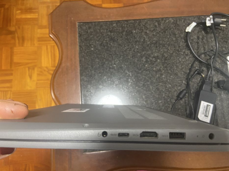 Computador lenoco cinzento