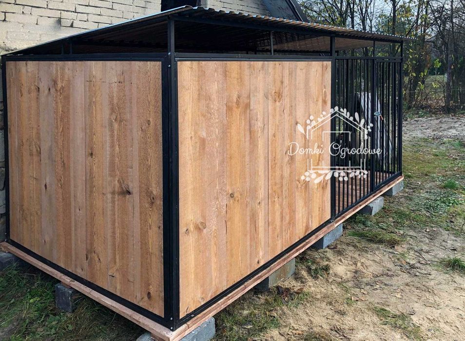 Kojec dla Psów 4x2m Drewniana podłoga ściany zabudowane drewnem ID588