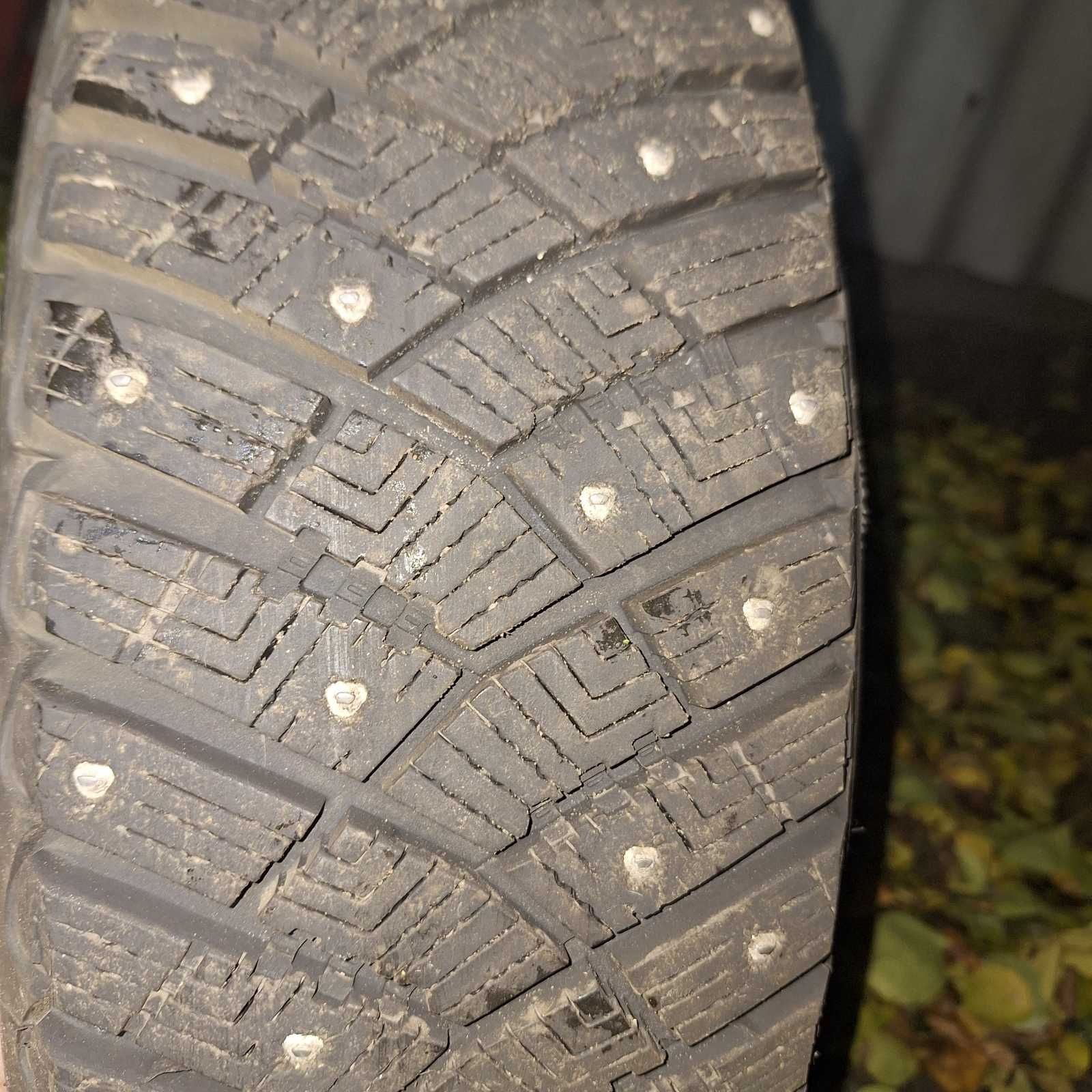 Зимові шини резина Goodyear UltraGrip Ice Arctic 185/65 R15 88T (шип)