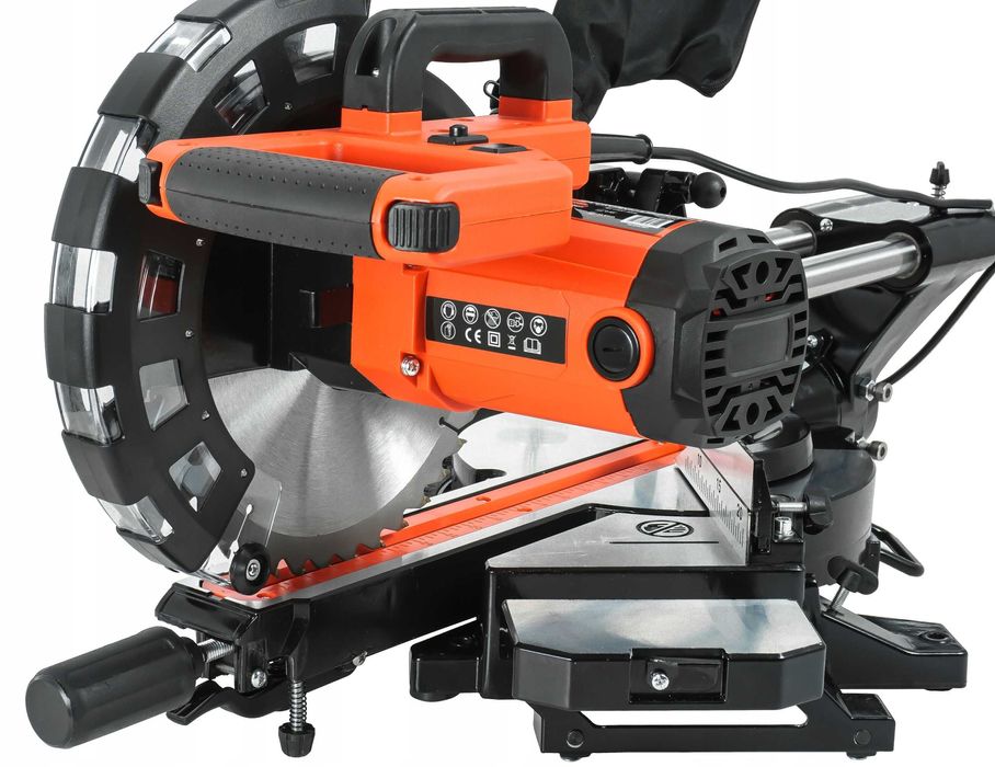 PIŁA UKOŚNICA Stołowa 255mm Z Posuwem Laser Przecinarka Ukosowa Laser