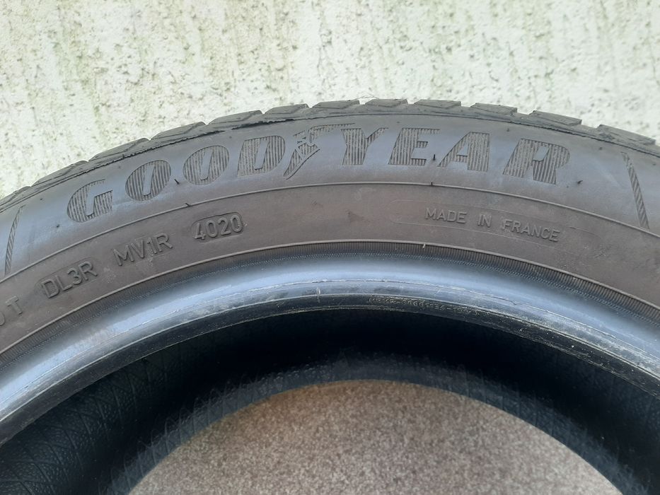 2x Opony całoroczne 215/55R17 GoodYear Vector4Sasons A0 / 8mm 2020r