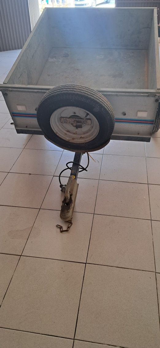 Atrelado para automóveis