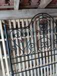 Vendo cama de casal em ferro com estrado com pouco uso