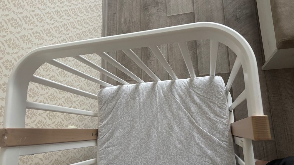 Дитяче ліжечко з маятниковим механізмом Міа Кузя