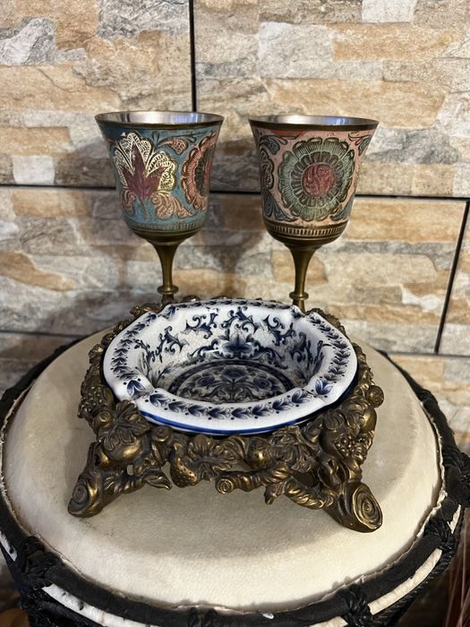 Popielniczka ozdobna i kielichy mosiezne