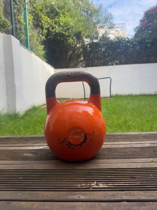 Pesos Kettlebell e Halteres