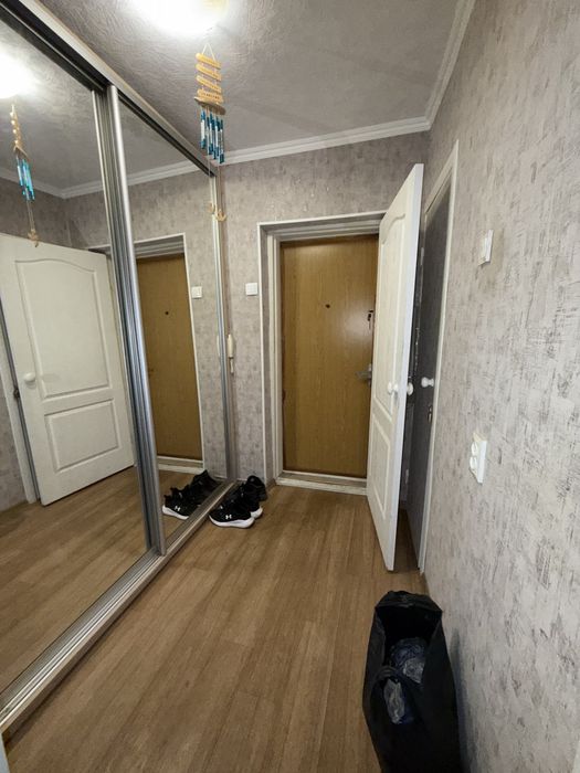 Світла 1‑кімнатна квартира 40 м², Дніпро, вікна на Образцовський ринок