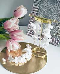 Zestaw kolczyki i bransoletka biale kwiaty