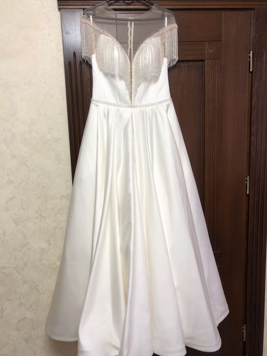 Плаття весільне в ідеальному стані