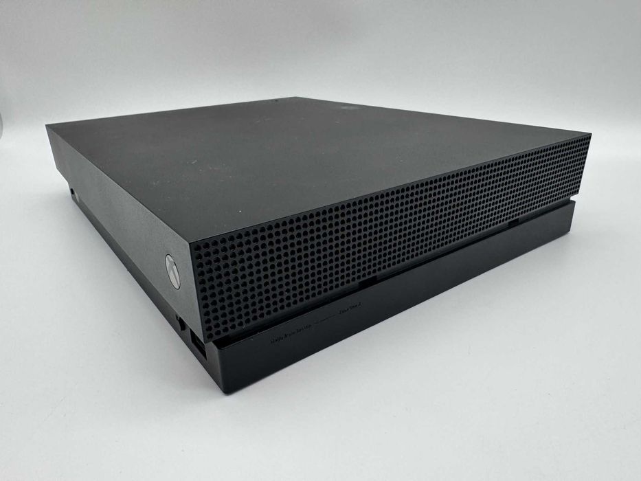 Konsola XBOX ONE X 1787 1TB + 2 PADY , 3 GRY od loombard milicz