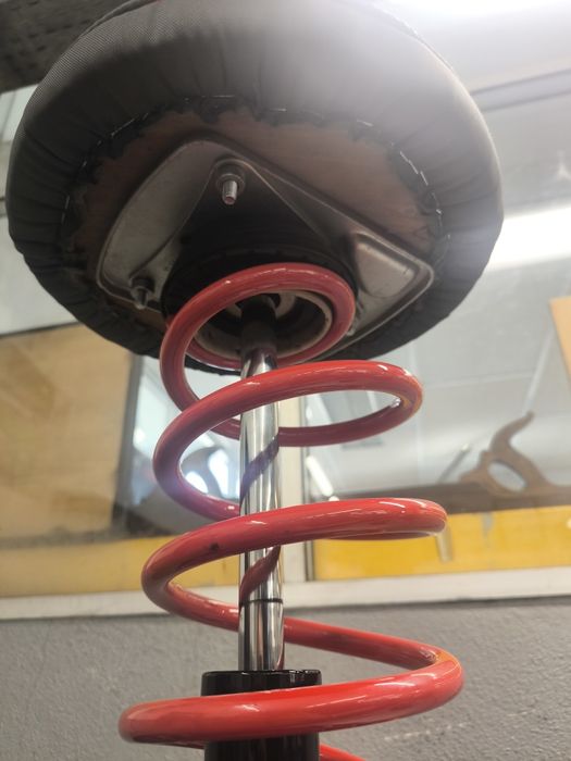 Banco feito com amortecedor auto