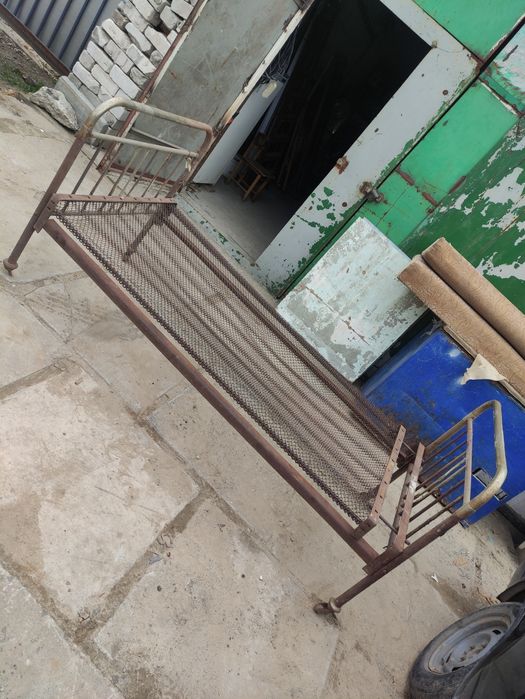 Кровать Шикарная панцирь полуторная