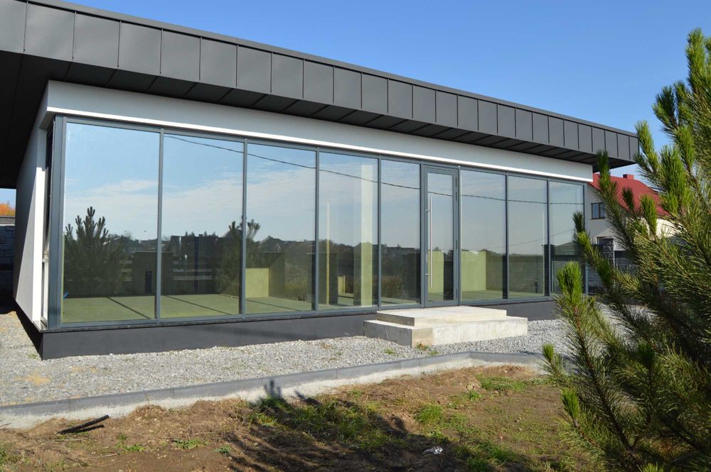 Будинок з фальцевим дахом та панорамним заскленням 75м² та 4 сот Тинне