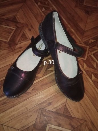 Туфлі для дівчинки розмір 30, 31, 35