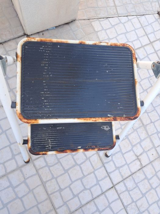 Escadote pequeno,  usado