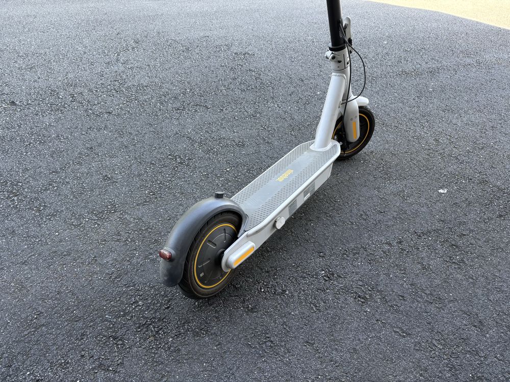 ## 2- Trotinete Ninebot G30 LEII 37 km/h ##
