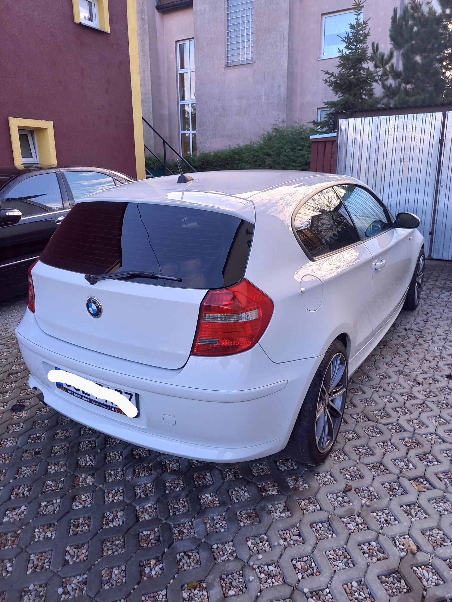 Bmw seria 1, E81, lift, 116i, 2.0 Benz. 2009 rok.