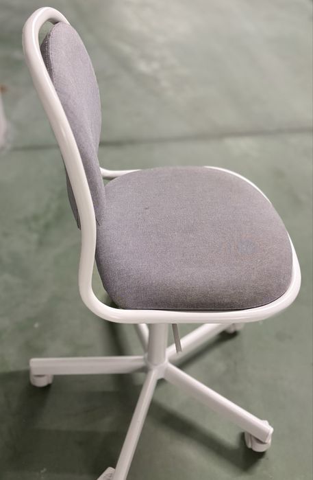 Cadeira giratória de criança Ikea ÖRFJÄLL branco/cinza claro