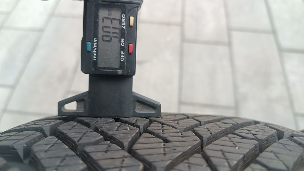 225/45R17 Opony zimowe Pirelli - 9-8,5 mm rant ochronny