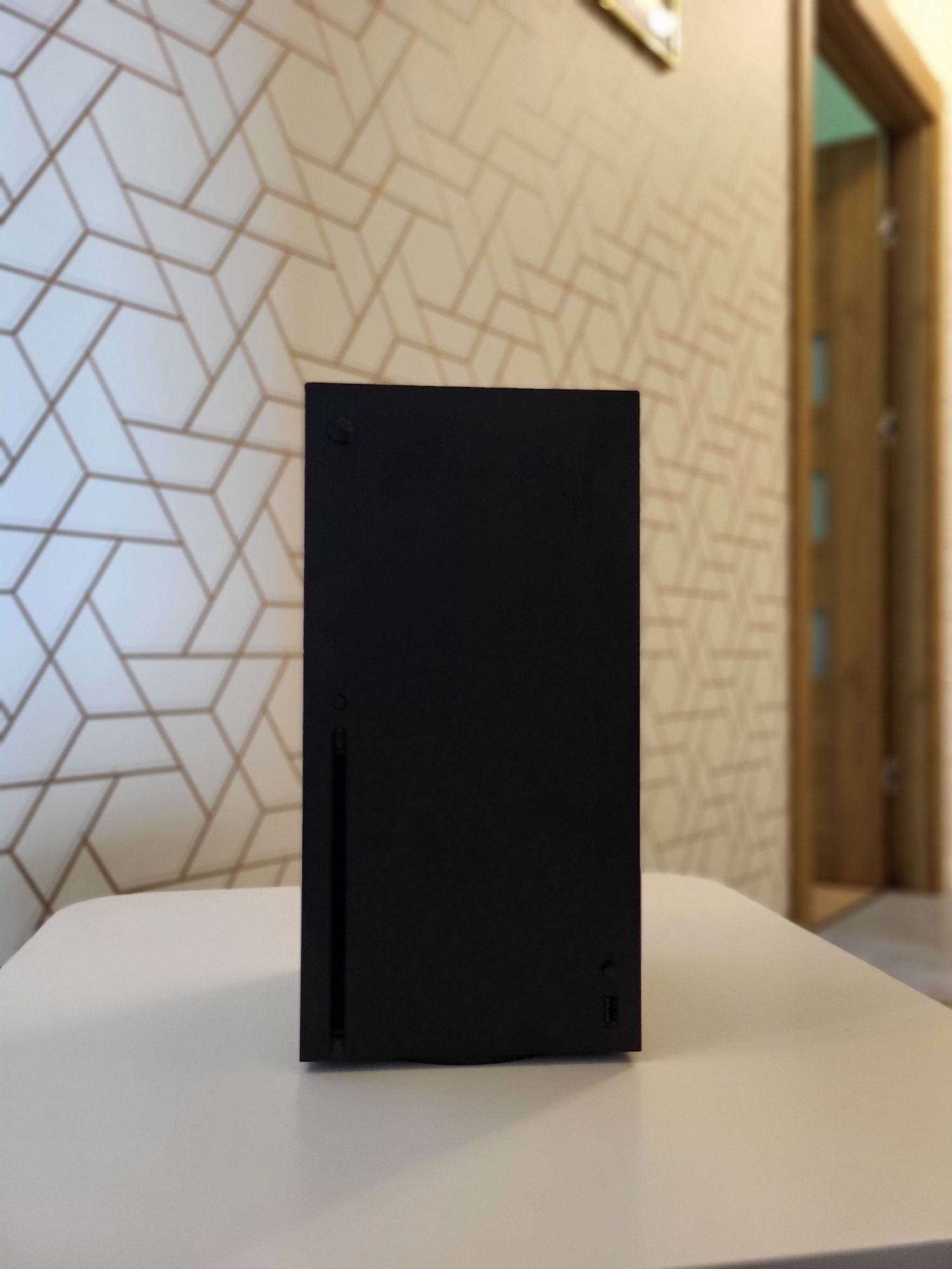 Konsola XBOX series X 1 TB + ładowarka do kontrolerów + dwie gry