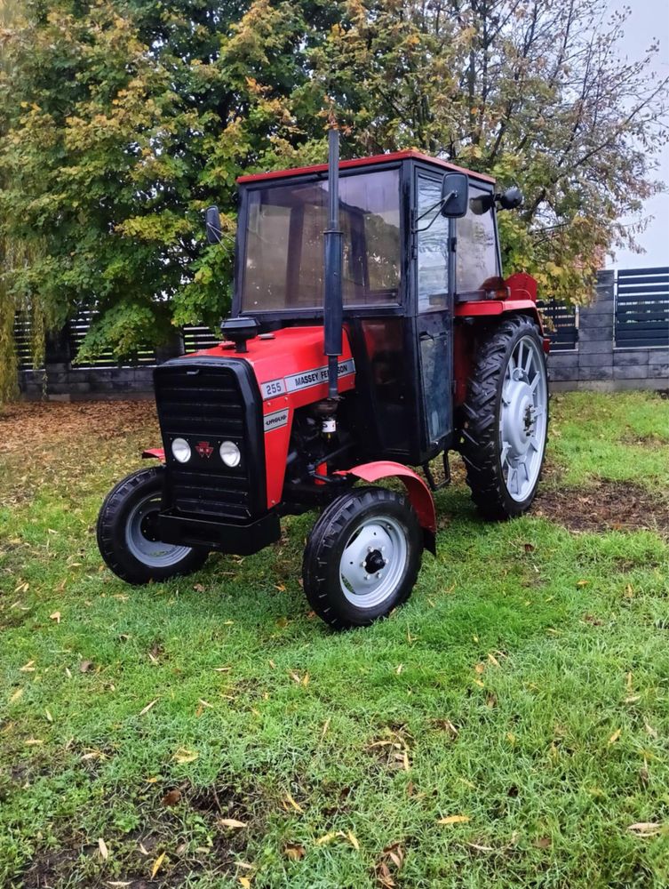 Ciągnik rolniczy MF 255