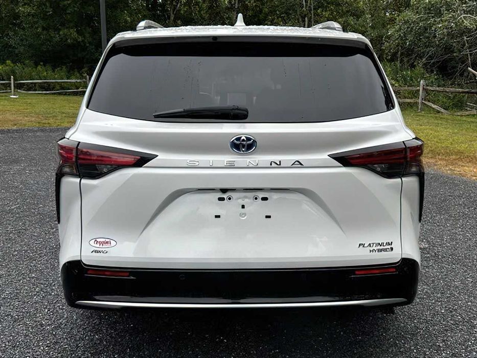2023 Toyota Sienna Platinum 7-Passenger