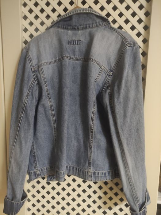 Продам жіночу джинсову куртку
