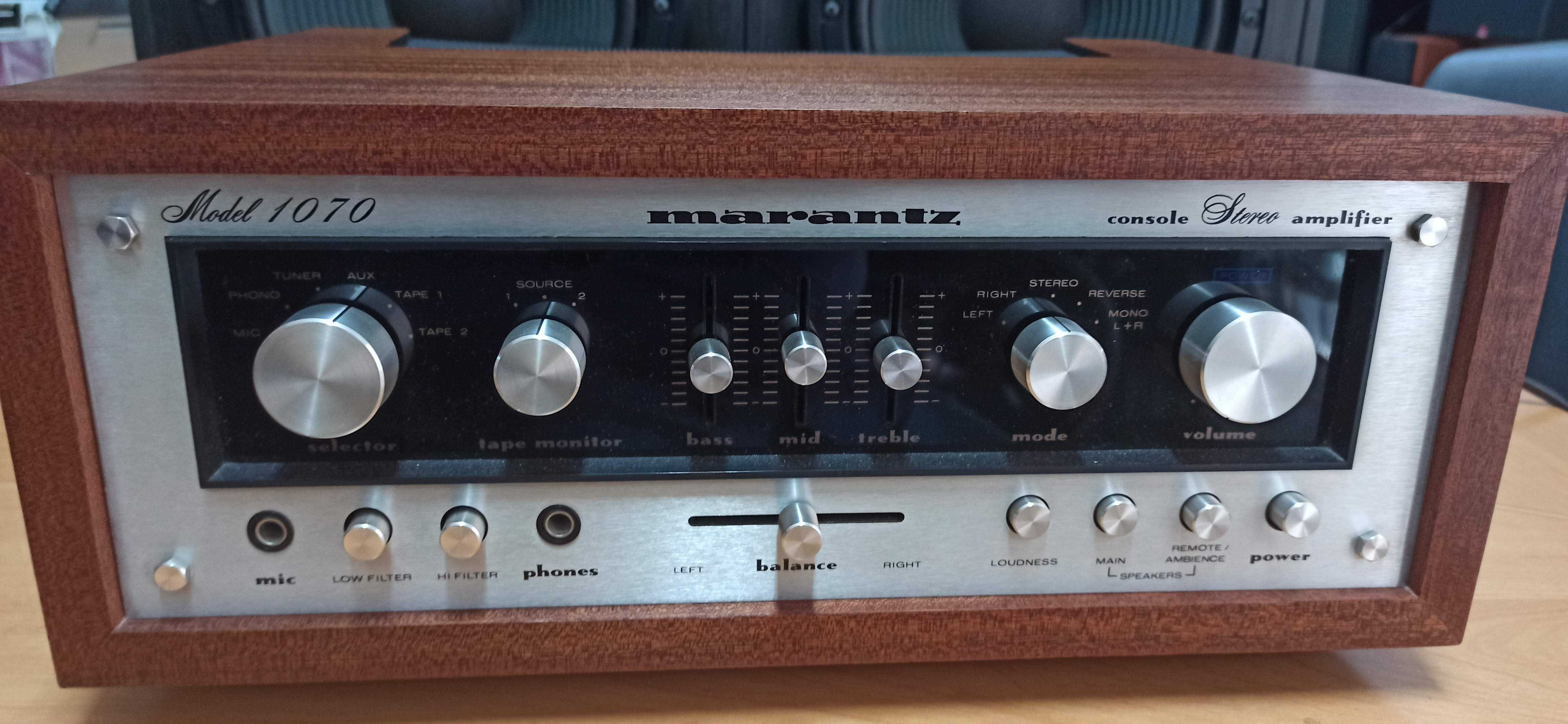 Amplificador Marantz 1070