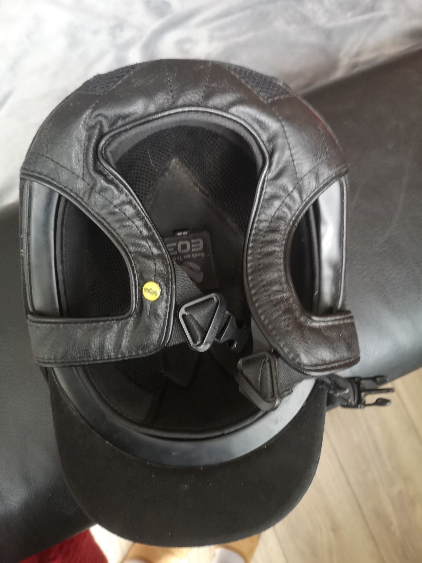 Toczek kask jeździecki back on track 55