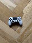 DualShock 4 PS4 — biały — lekki drift analoga