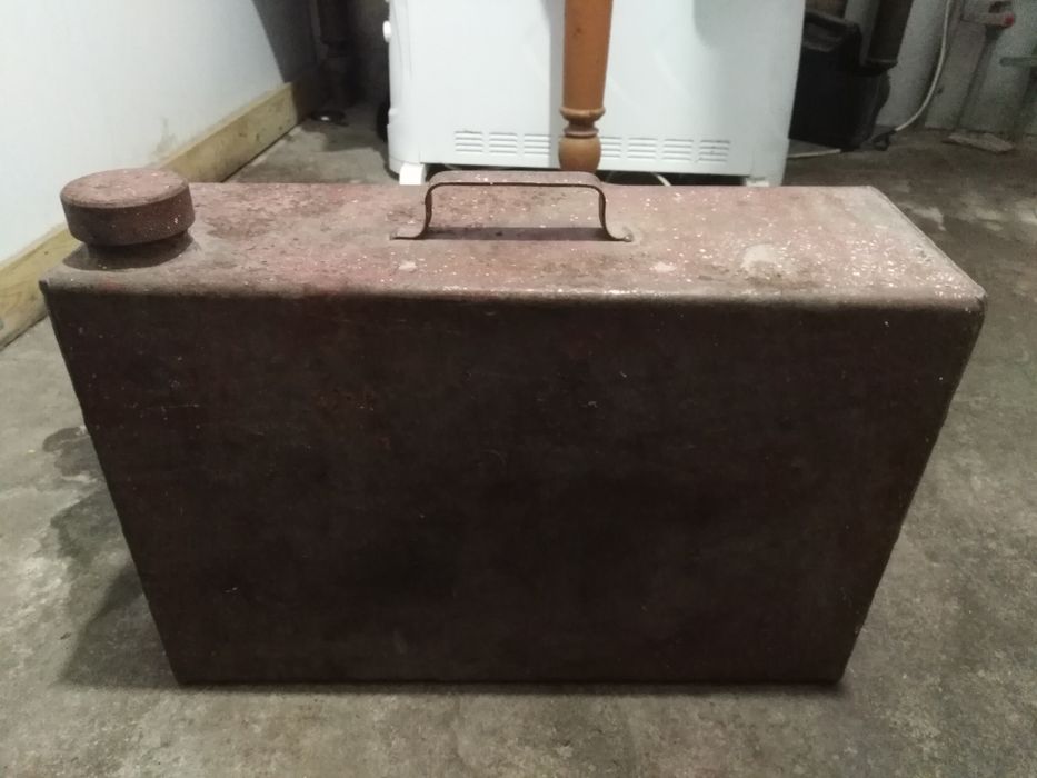 Продам каністру для палива 20літрів