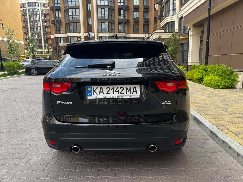 Jaguar F-Pace R-Sport 2.0 AWD (300 л.с.)