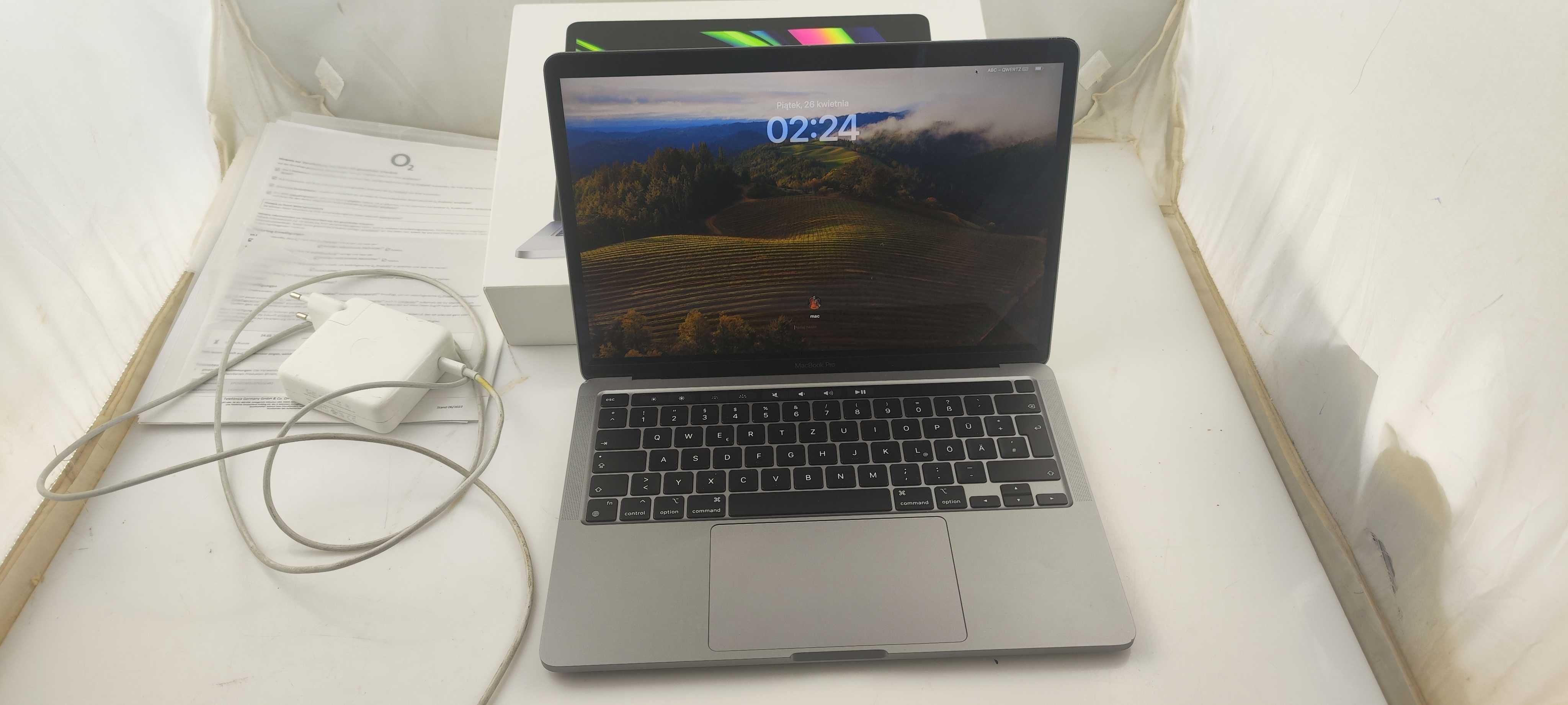 Laptop Apple MacBook Pro 13.3 (2022) M2 8 GB / 512 GB / 158cykli